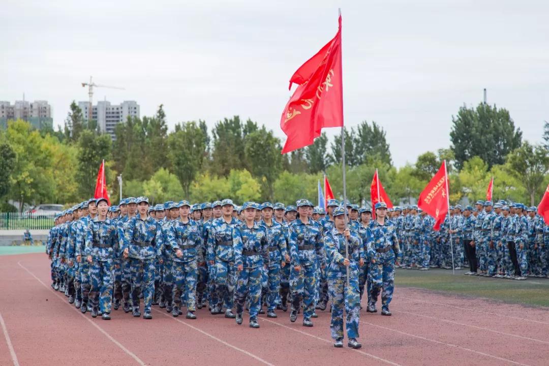 日照航海工程职业学院2019新生开学典礼暨军训汇报表演举行,航拍来了